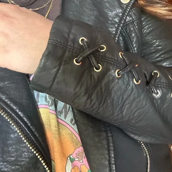 Guess Fitted Leather Jacket with Yellow Gold Details 🖤 Size XL - Picture 7 of 7